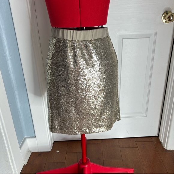 💎Joe Fresh Gold Sequinned skirt medium - Picture 4 of 4